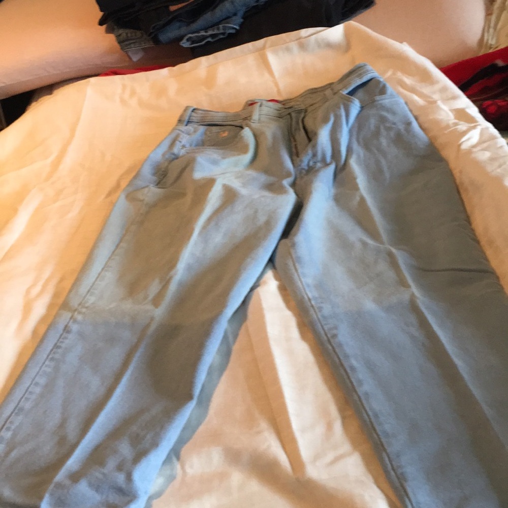 Gloria Vanderbilt light blue straight leg jean